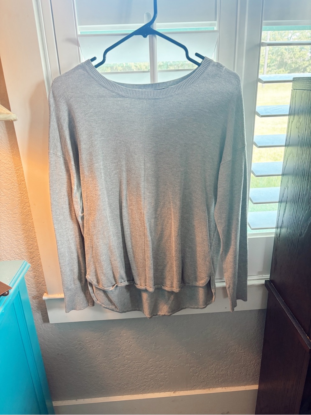 Ellen Tracy Light Gray Long-Sleeve Knit Pullover